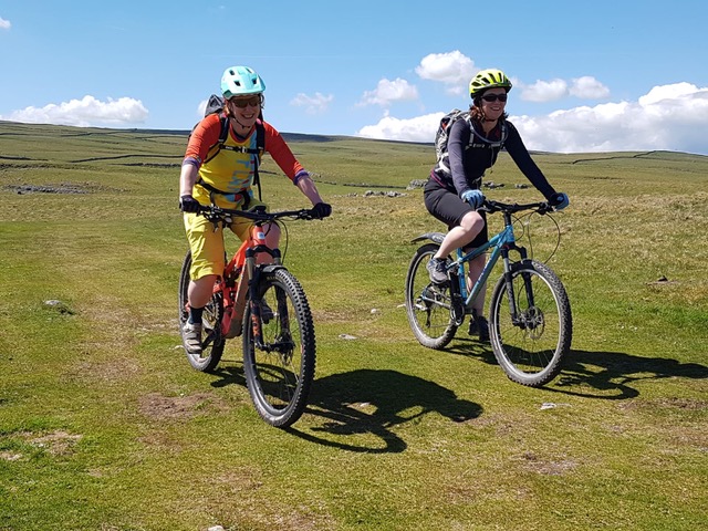 BowlandNetwork's tweet image. From foraging and bread making to outdoor mountain bike adventures for women in the beautiful @forestofbowland , @dalehousebarn has just released their summer course programme: discoverbowland.uk/index.php/222-… #cookerycourse #mountainbiking