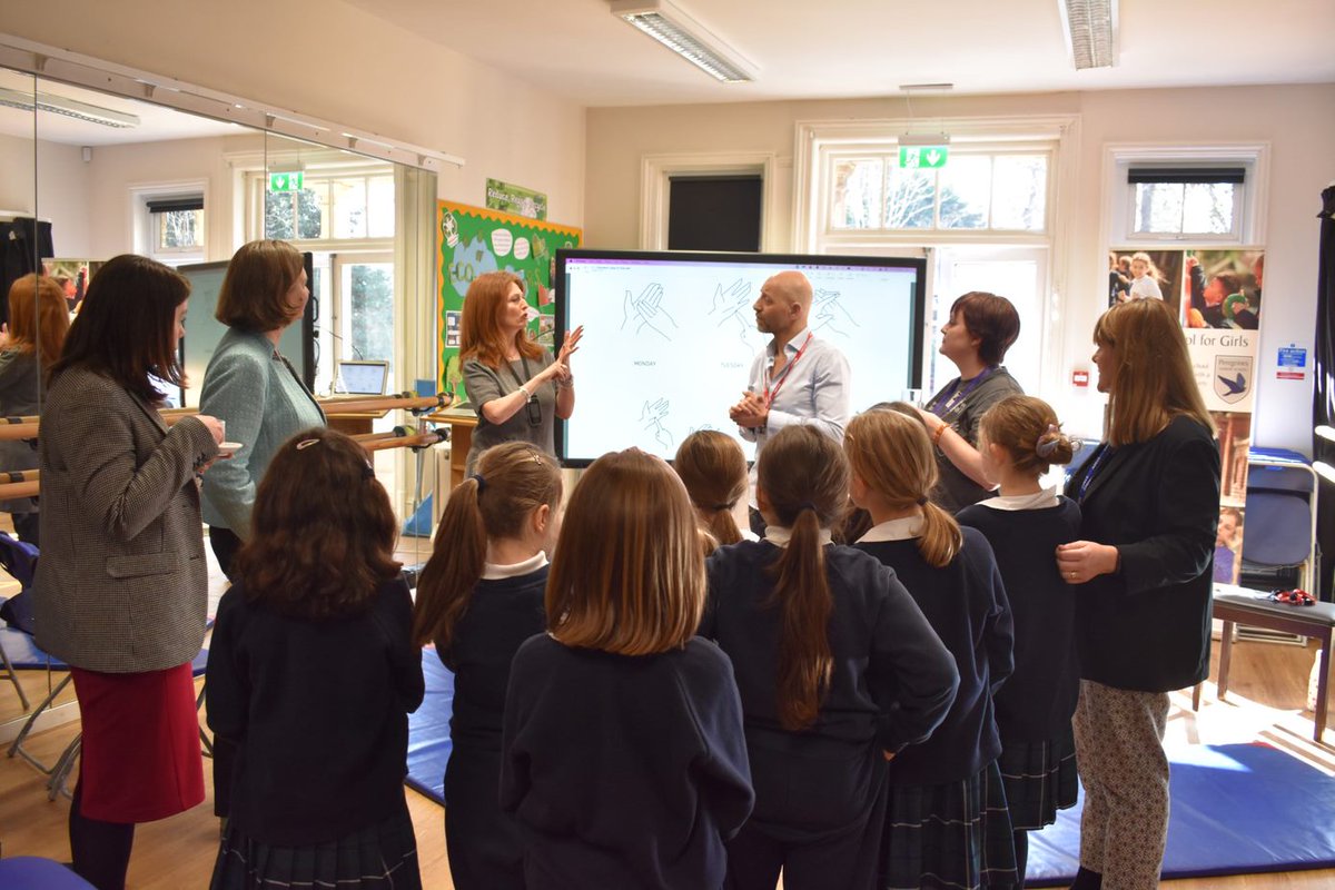 sarahjolney1's tweet photo. Last Thursday, I had the pleasure of joining a #BritishSignLanguage lesson at @falconsschoolf1 with @PutneyFleur. 

In honour of #SignLanguageWeek2022, I will be proudly voting in favour of the #BSL Bill as it returns to the Commons on Friday. 

Thank you for having me! https://t.co/nsZk9D7lmA