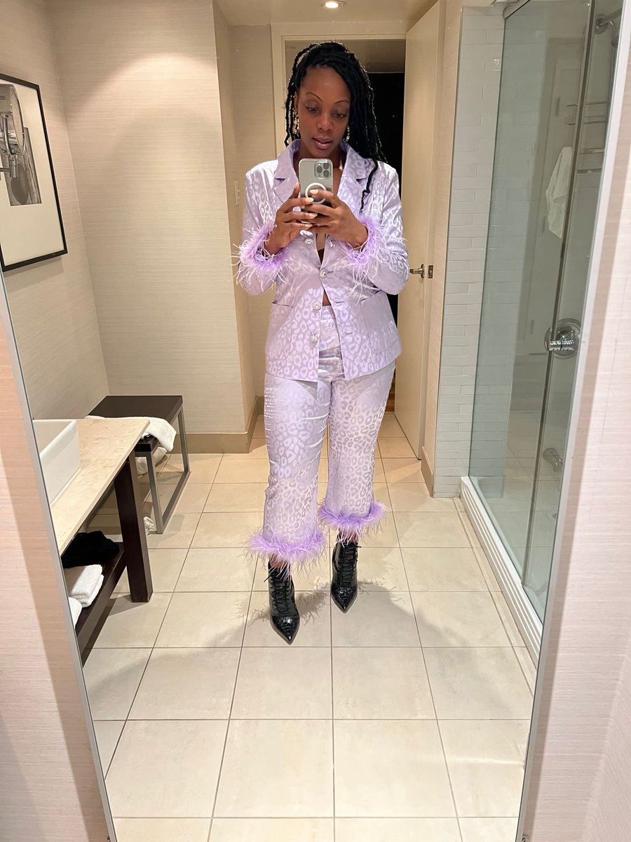 Dee_Kent86's tweet photo. Still in love with these Jennifer Le Pj's..🥰 https://t.co/FvG2I4ULei