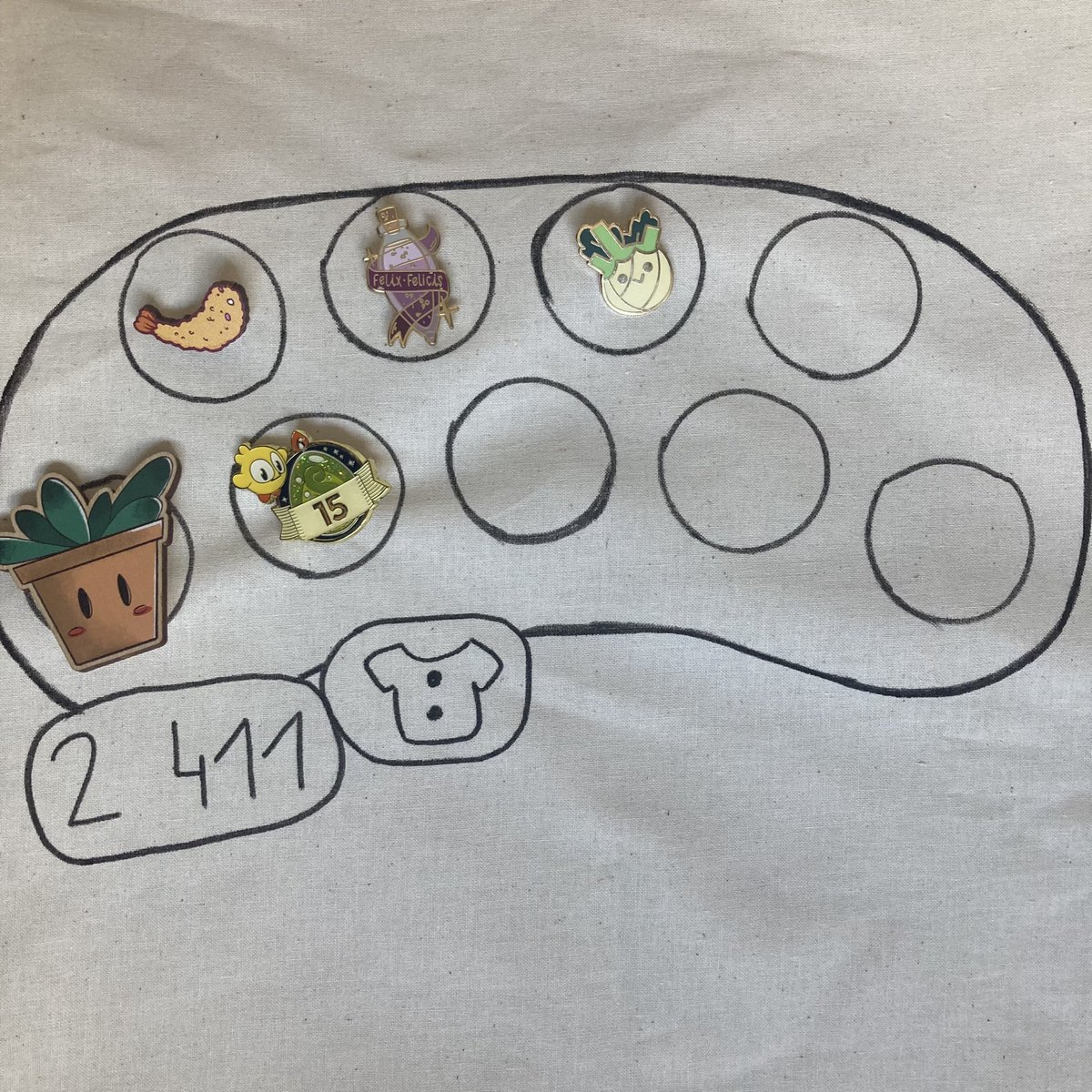NoiramACNH's tweet photo. Bonswèr, 
Il est pas parfait, mais je me suis enfin confectionner mon tote bag inventaire, afin d’y mettre le peu de jolis pin’s que j’ai. ☺️
#ACNH #AnimalCrossing #AnimalCrossingNewHorizons https://t.co/8stKE2CuSH