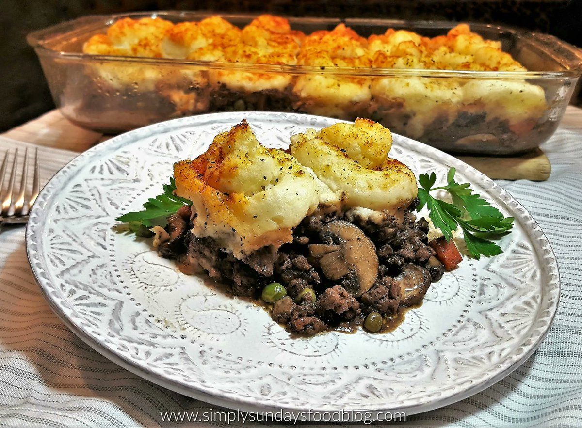 SimplySundays1's tweet photo. Let's talk comfort food!
Savory beef, onions, carrots and mushrooms in a rich gravy topped with creamy and buttery mashed potatoes!
https://t.co/v6CbC1OmSS 
#SimplySundays #ShepherdsPie #StPaddysDay #StPatricksDay #IrishRecipes https://t.co/eVZQ3iAczE