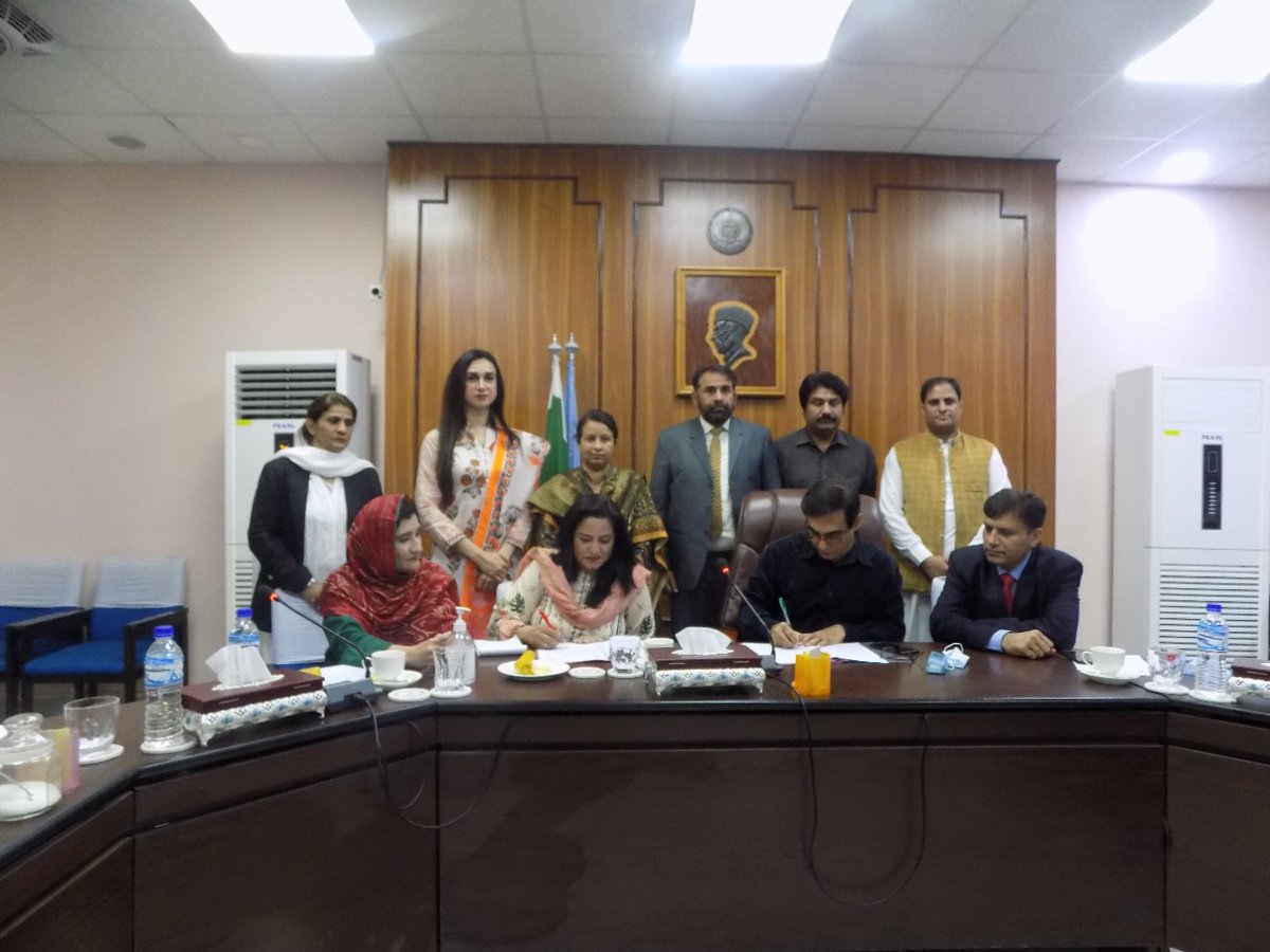 An MoU has been signed between Bedari & @BZUniversity. It will open new avenues of learning for students. A seminar for Women's day was also organized. We envision a society where women & girls can live without fear or discrimination. @LorealPak @CBMworldwide