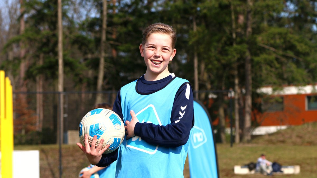 tribesportsnl's tweet photo. 𝗦𝘁𝗮𝘁𝘂𝘀 𝘀𝗲𝗹𝗲𝗰𝘁𝗶𝗲: ✅

⚽ Afgelopen weekend vond de selectie voor de @albertheijn ballenjongens en -meisjes plaats

🦁 Onze toppers zijn klaar voor de interlands op 26 en 29 maart! 

#nedden #nedger https://t.co/7x5eN6Z6Jj