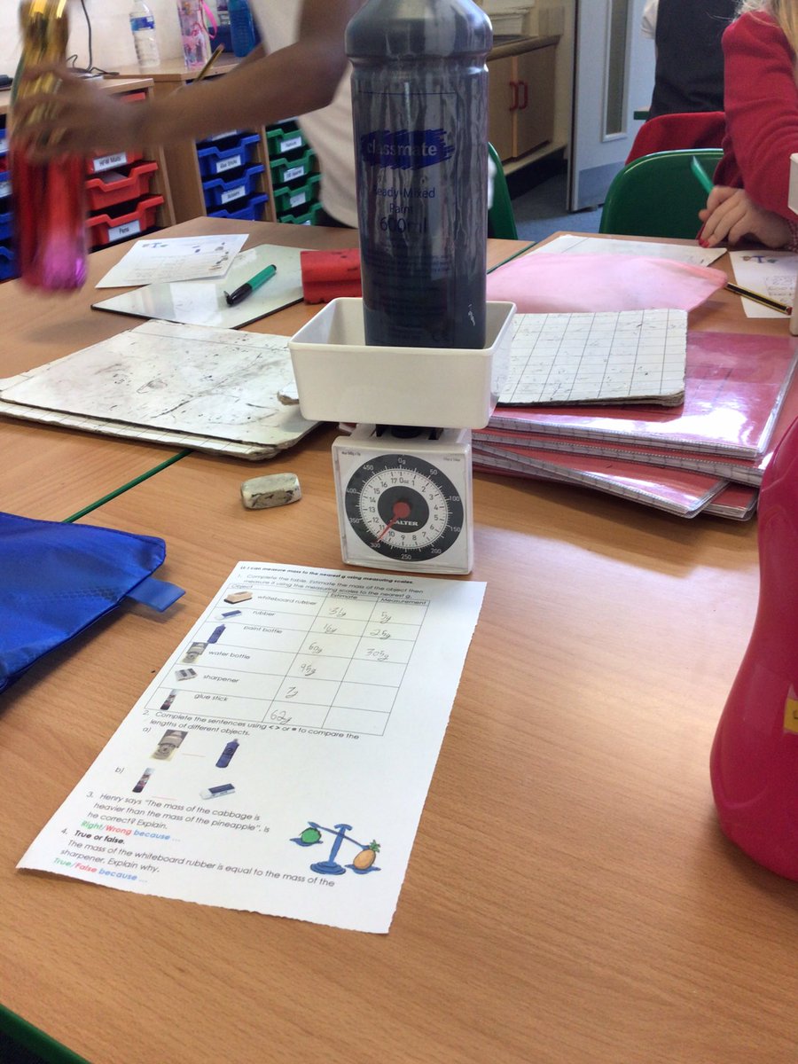 MrWalkerLPA's tweet photo. Today in maths we have been using measuring scales. We measured how heavy different objects in our class were and the used the comparison symbols to compare them. 

@LongshawAcademy https://t.co/HmM192PENr
