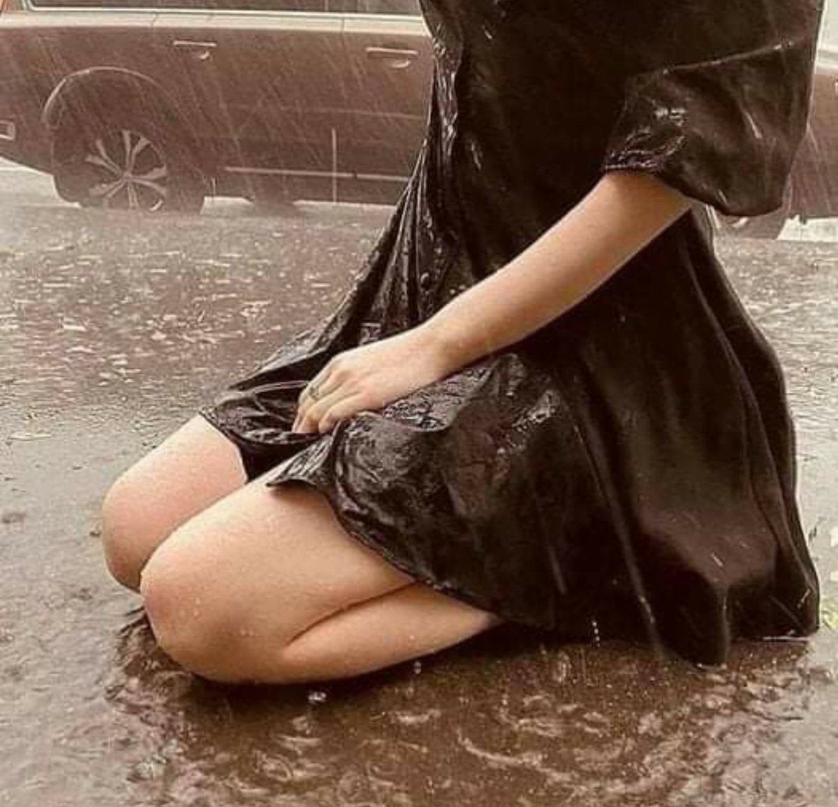 #mete💜💜

“ her insan 

tutsaktır kendi duvarlarına

ve ne yazık adımları orda tükenir ..

.
sennur sezer “ 
                          🍃☕🌼🌹❤❤