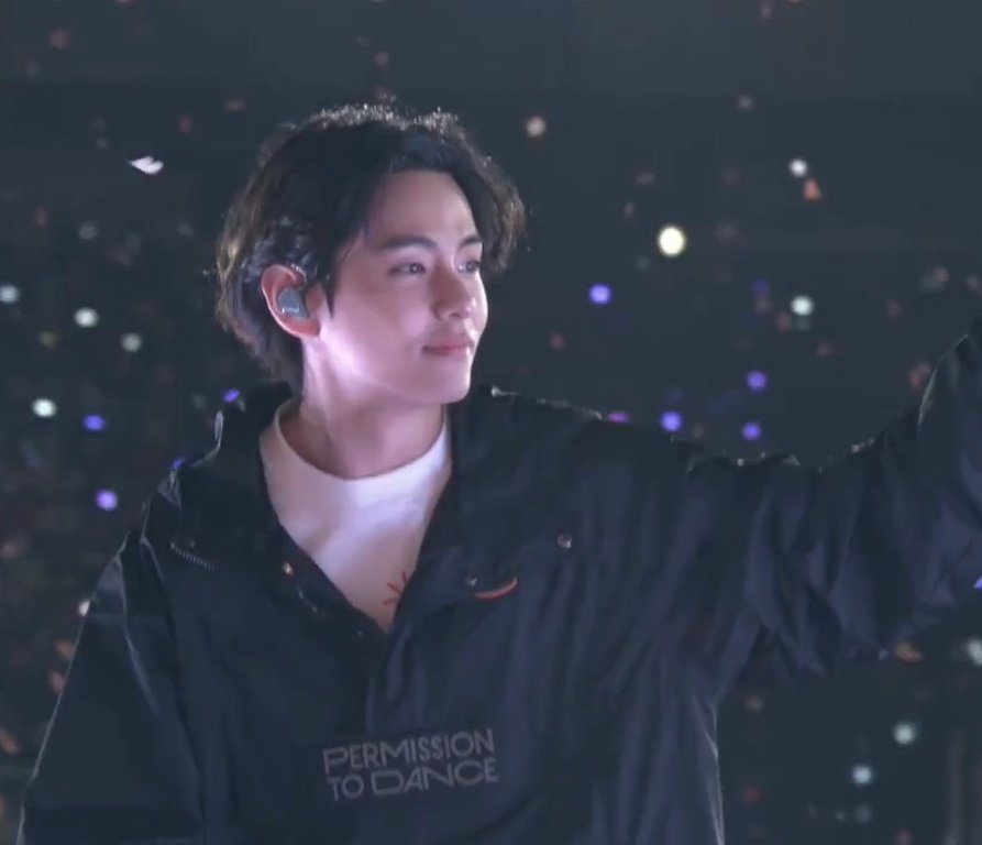 hourlybtsmile's tweet photo. he's so pretty https://t.co/dCAePuR0Vv