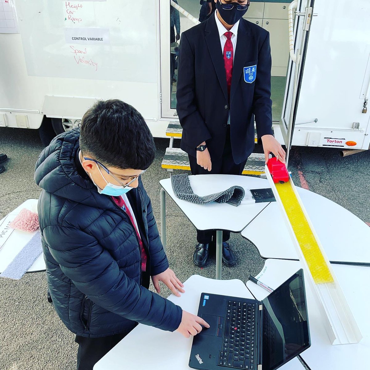 FeatherstoneHS's tweet photo. Kingston University brought interactive science to our playground! The ‘Lab in a Lorry’ provided fun, hands on science for Year 9 students.
@KingstonUni
#stemeducation #stem #kingstonuniversity #labinalorry https://t.co/gleSPfyeWf