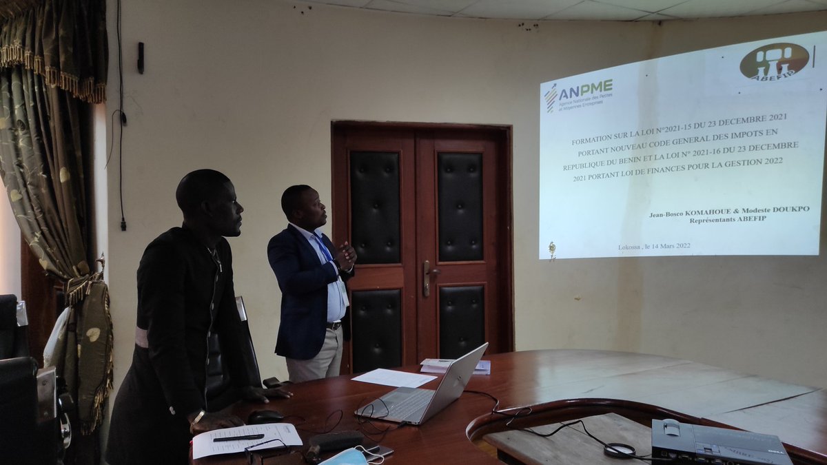 Séance d'échanges avec les PME sur la loi des finances 2022 et le civisme fiscal, ce jour, Lundi 14 Mars 2022 à Lokossa en collaboration avec la Préfecture du Mono et l' Association Béninoise des Fiscalistes du Privé ABéFiP
<a href="/gouvbenin/">Gouvernement du Bénin 🇧🇯</a> #AnpmeBj #Fiscalité #LoiDesFinances2022 #PME