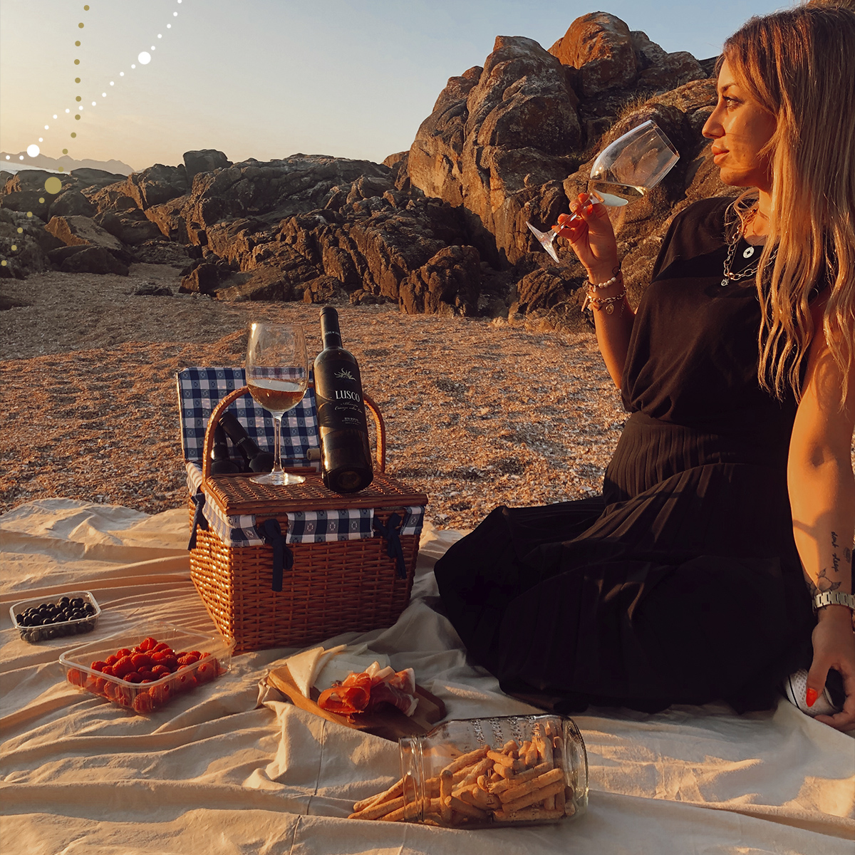 ¿En qué playa celebrarías el #DíaDeLaFelicidad?
📸 @lara.rro

#Lusco #ConBuenVinoSeAndaElCamino #Felicidad #primavera