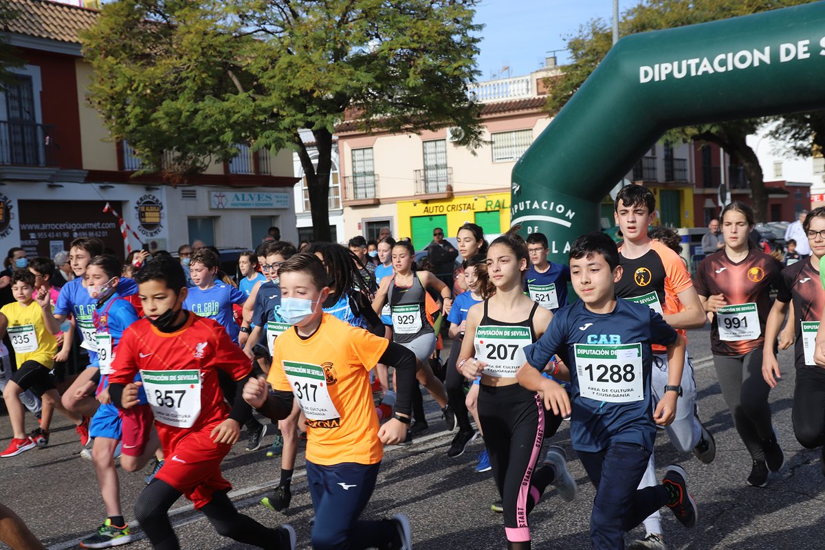 LaRinconada_Web's tweet photo. Cerca de 2.000 personas en la #CarreraPopular
Fiesta deportiva por las calles de #LaRinconada. Como principales novedades, se celebró la categoría ‘Pequeñín’ y la prueba Aniversario pasó a ser prueba Solidaria, a beneficio de #AFADI  🏃‍♀️🏃💙https://t.co/R0inx6C1Hu https://t.co/IZRNoUOAoO