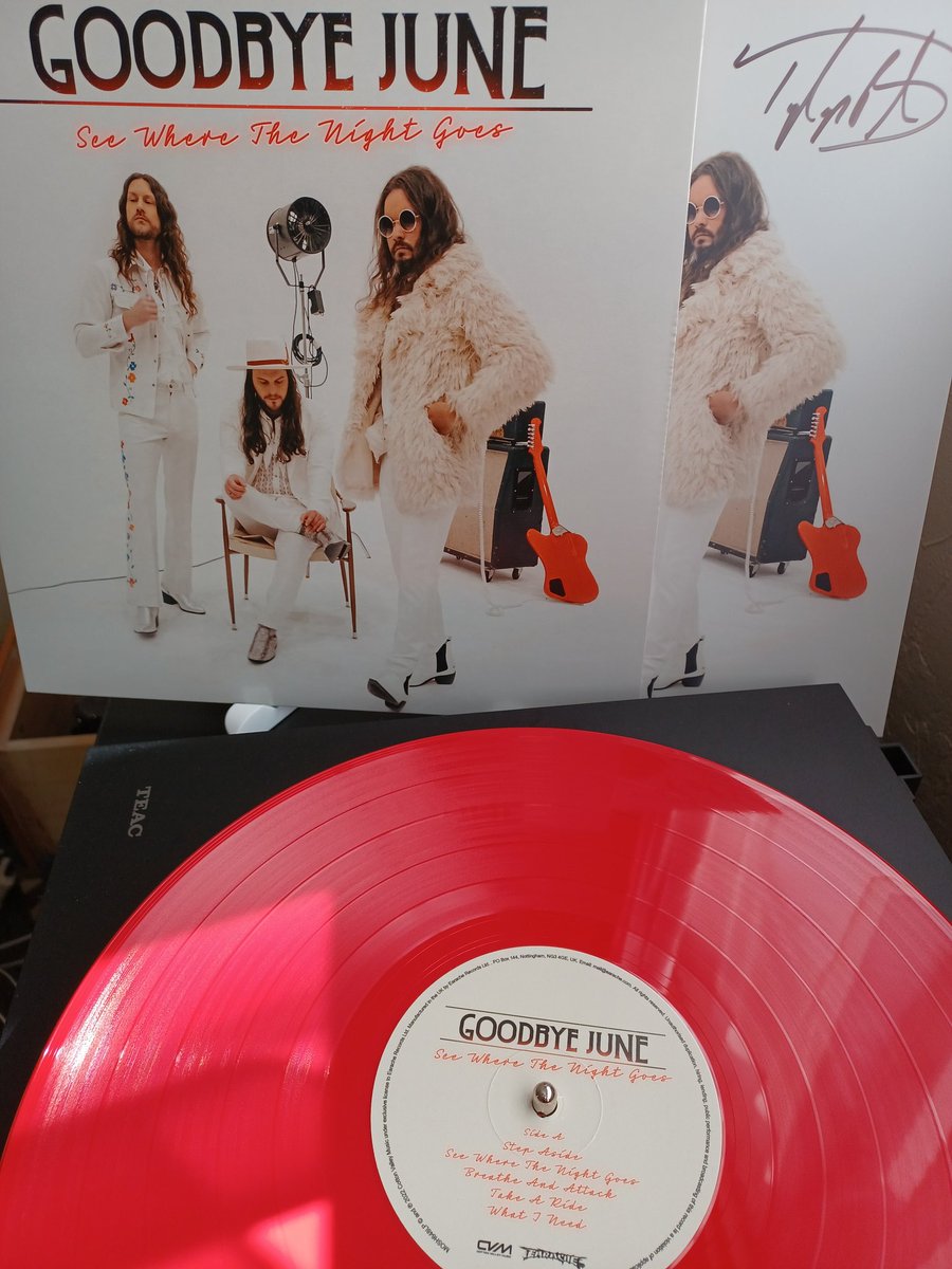 Its a <a href="/GoodbyeJune/">Goodbye June</a> morning in sunny #Cardiff 
#todaysvinyl