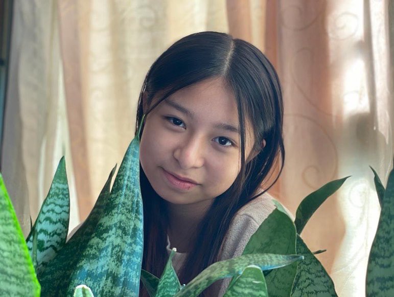 not me using plants trying to create an aesthetic scene 🙈anyways, hope u have an extra good day today and smile like I did!
#smile
#celinetam