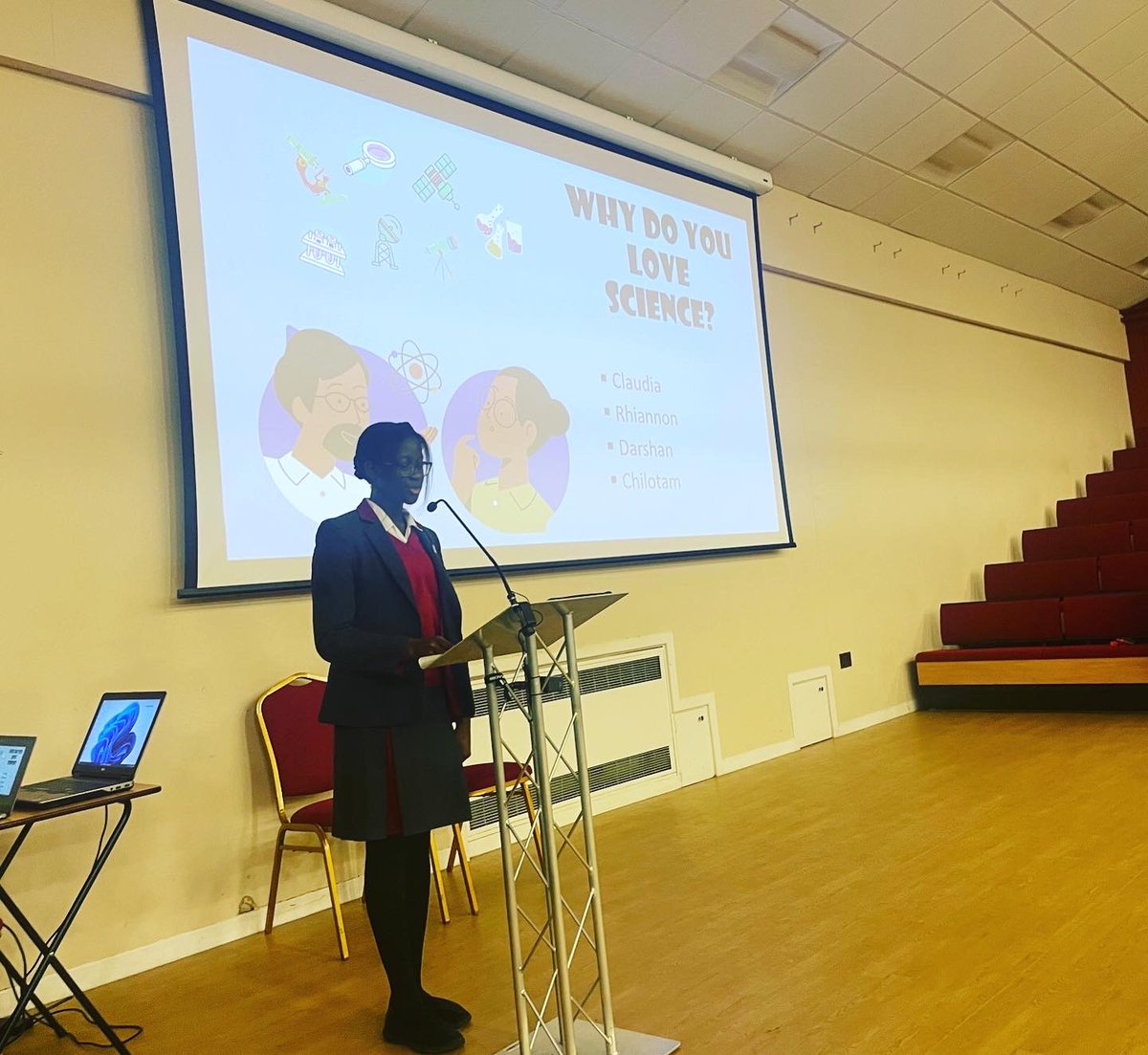 It’s Science Week! Teacher of Chemistry Miss Fung and a few young scientists led an assembly to get everyone excited about upcoming activities, including an astronomy lecture, a pop-up demonstration, inter-House challenges, as well as poster and lab coat design competitions 👩‍🔬👨‍🔬