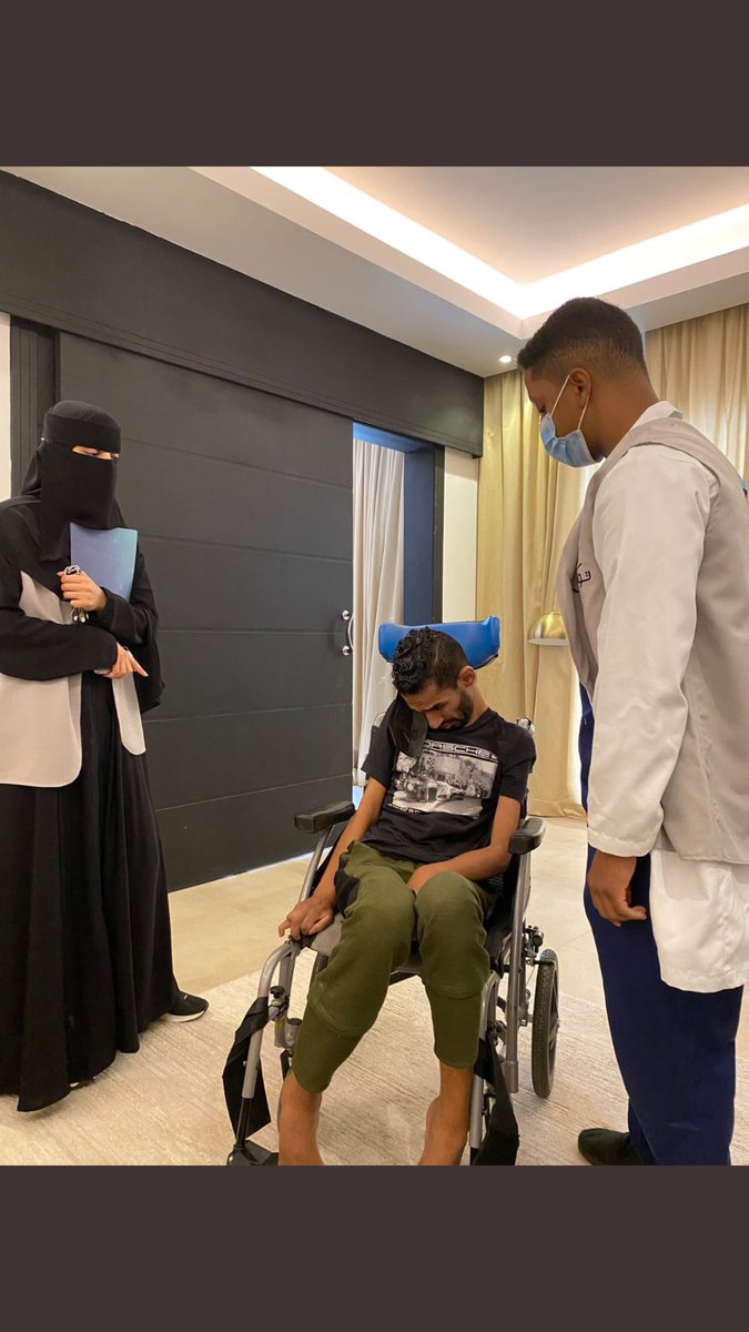 dr92semos's tweet image. هذا اللاعب الخلوق خالد الزيلعي نجم فريق النصر السابق والذي اصيب بمرض 
التصلب الجانبي الضموري amyotrophic lateral sclerosis وهو مرض يصيب الجهاز العصبي والموتور نيورون ويأثر على عضلات الحركه والكلام وللاسف ليس له علاج الا علاج للاعراض ربنا يجعله كفاره ياكبتن 

#خالد_الزيلعي