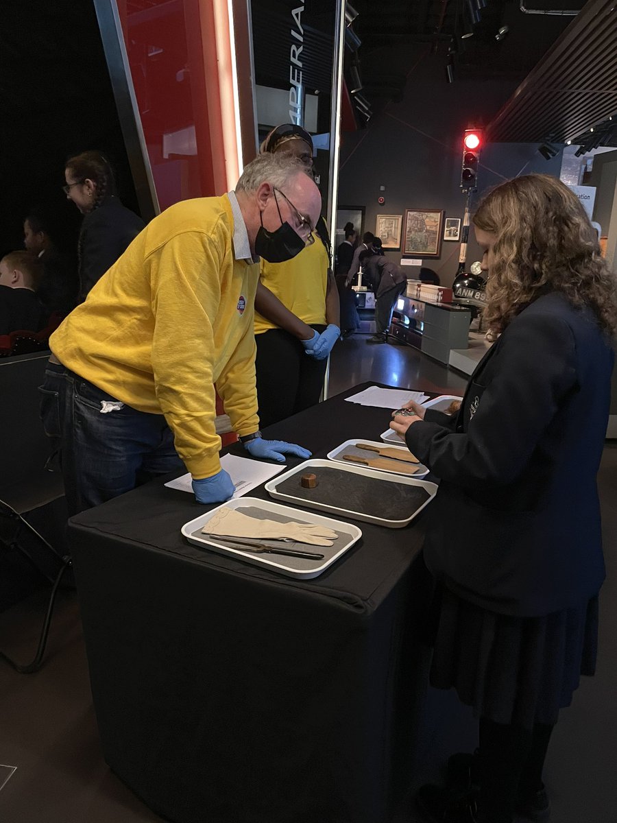 HabsHatcham's tweet photo. Hard at work @MuseumofLondon today. Object handling, learning about London through the ages with @HabsHatcham @HabsBorough #objecthandling #primarysources #learning https://t.co/5Pq2iCXeVW