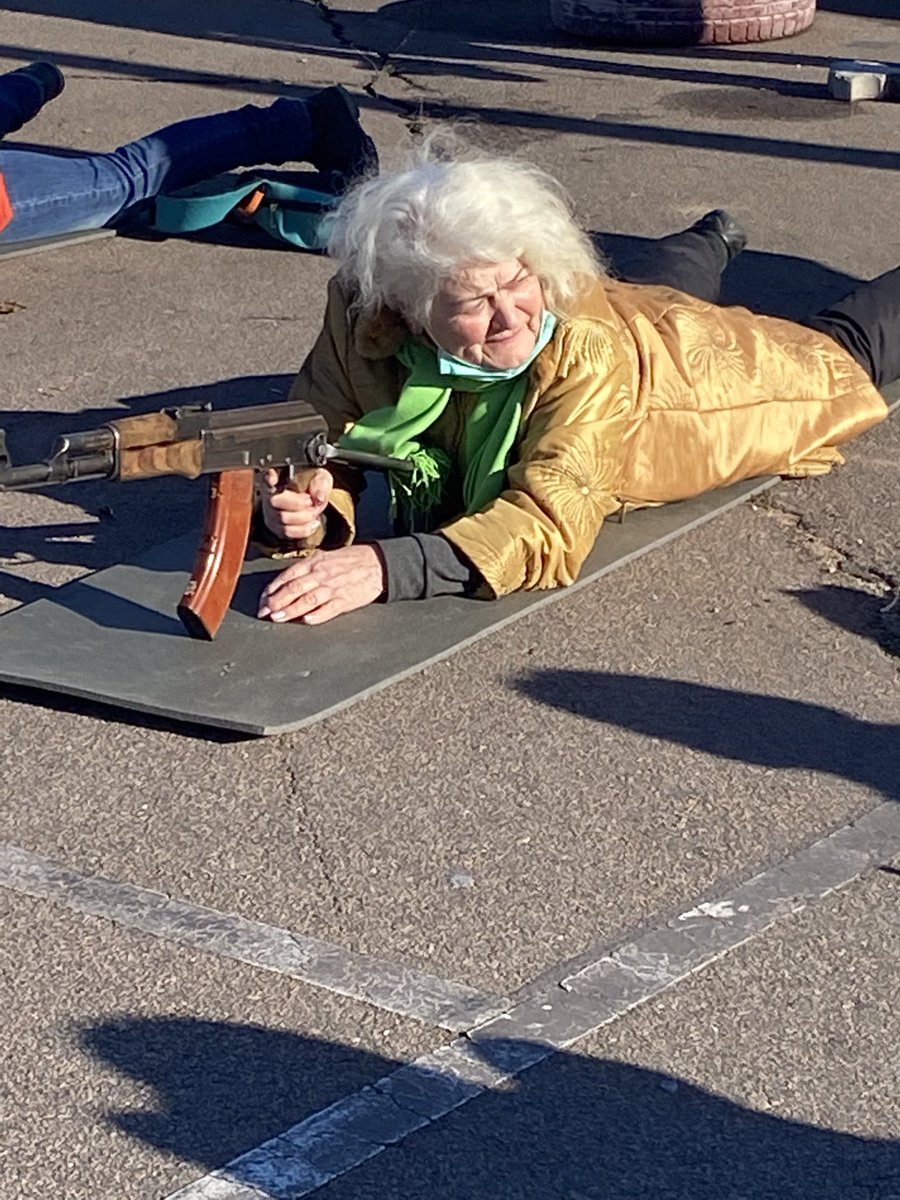 ARanganathan72's tweet photo. The very same folks hailing the Ukrainian great grandmother Valentina Constantinovska for picking up the gun to defend her people, swallow their tongue en masse when asked if Kashmiri Hindus should pick up the gun to fight for their rights so cruelly snatched away from them. https://t.co/rwM5Bro0pv