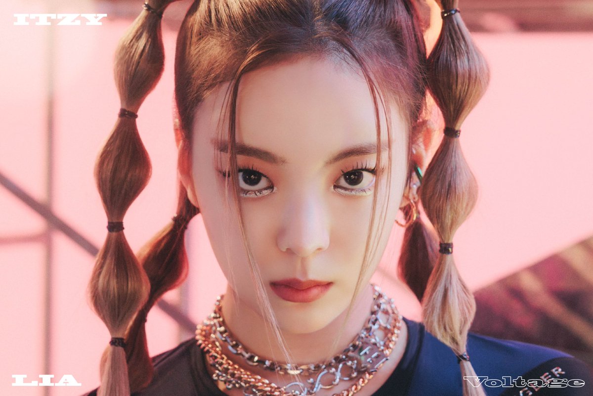 Liavenue's tweet photo. An effortless allure who only speaks of unbound elegance, came whirling down from heaven. With gaze that silenced the roaring waves, spreading euphoria in each utterances. Where an oath was made to please her, “and you shall be enthralled, to witness the presence of a queen.” https://t.co/Y62UKrE8jf