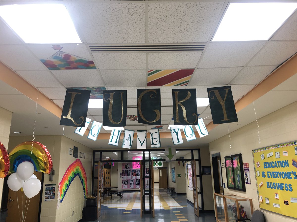 No one does Teacher Appreciation Week like <a href="/DunwoodySprings/">DunwoodySpringsElem</a>! Thanks @FCS_DSES_Prin and <a href="/DolphinPTO/">DSES PTO</a> for always making it special for staff!