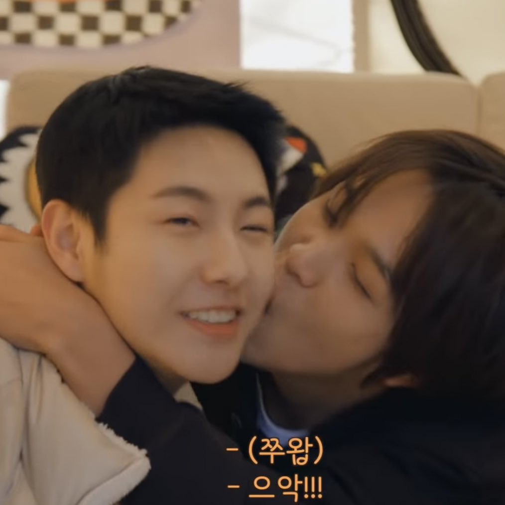 heypp_pp's tweet photo. ชิม��หรินดงให้ ส ว บ แบบนี้ #rendong https://t.co/h84WthNWoZ