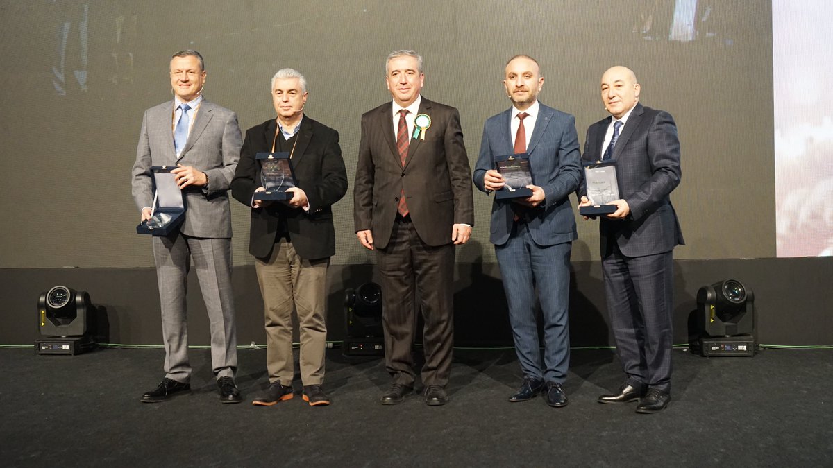 yemtar's tweet photo. YEMTAR Yönetim Kurulu Başkanımız Sayın Abdullah ÇOLAK, TABADER 2. Uluslararası Tahıl, Bakliyat ve Yem Zirvesi'ne katıldı. YEM sektörü hakkında çeşitli konulara değinerek bilgi paylaşımında bulundu.
#Tabader #Yemtar #Zirve #YemZirvesi https://t.co/z2dpCSgVbA