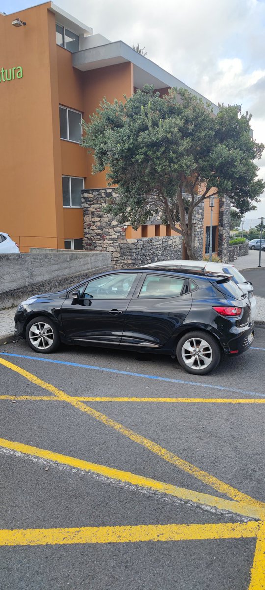 TechGuru1337's tweet photo. Am I the only one who falls in love with their crappy holiday hire car? #cars #TheGrandTour https://t.co/Q0RYwTKSW3