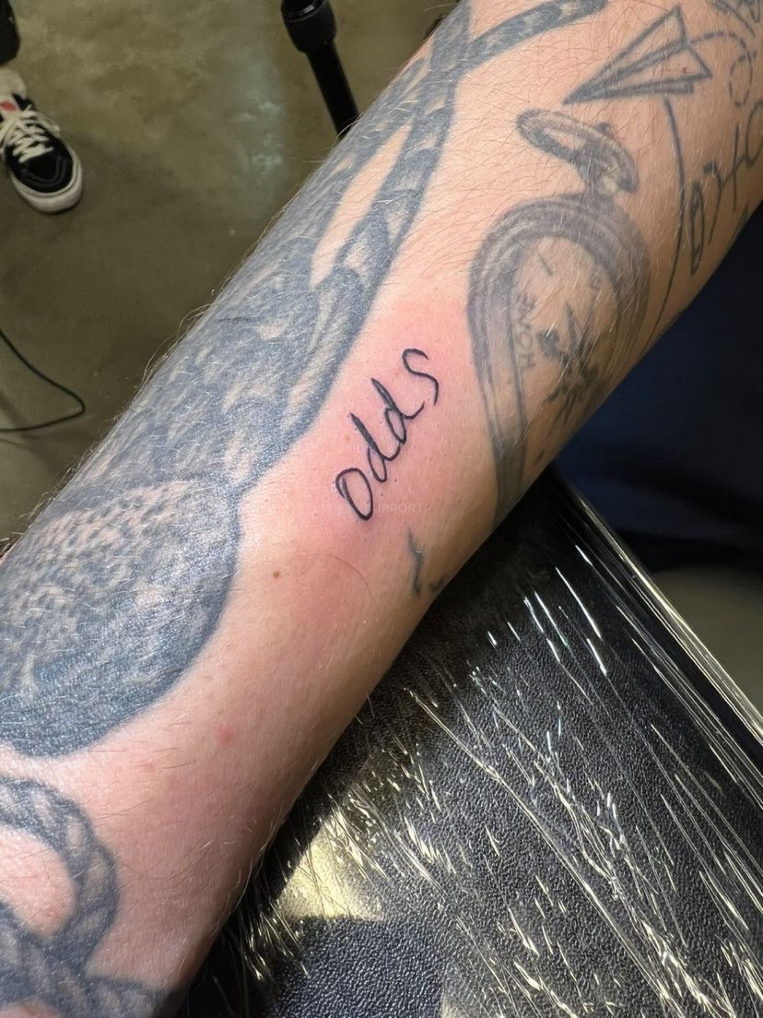 ᴏʟᴜᴍɪᴅᴇ  on Twitter This Zeus tattoo httpstcorQHh5vE9Tb  Twitter