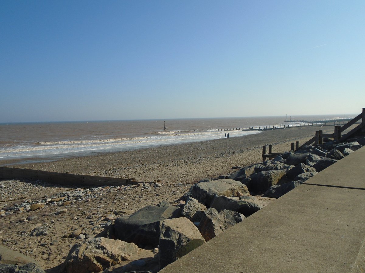 RichardHGeog's tweet photo. Couldn't have asked for better weather last week for our Y11 Geography revision / fieldwork expedition. Thank you to those who helped make it happen @DixonsTA #climbingthemountain #meanders #geography #fieldwork https://t.co/7mybZ6c8JC