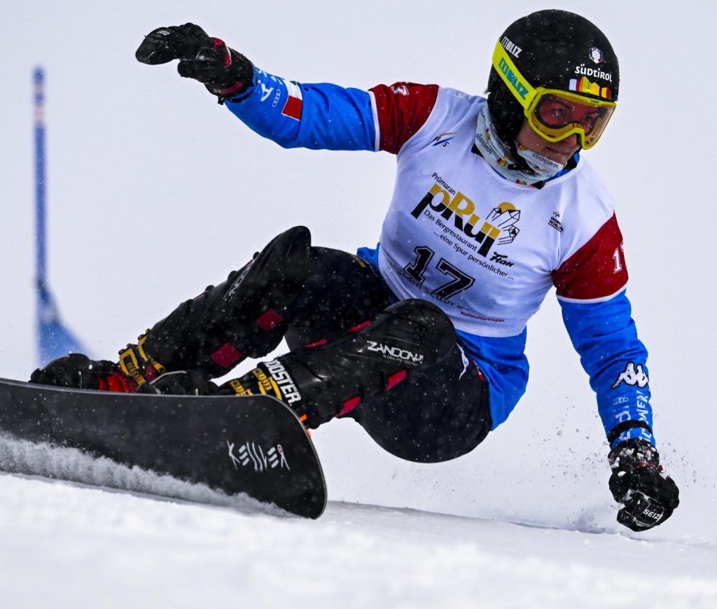 Coninews's tweet photo. Un altro meraviglioso podio degli snowboarder #ItaliaTeam! 🏂🇮🇹🏂

A Piancavallo Nadya #Ochner ed Edwin #Coratti sono secondi nello slalom parallelo a squadre di Coppa del Mondo. Il quinto podio di sempre per una coppia azzurra in questa disciplina. 👌

#snowboard @Fisiofficial https://t.co/yyYWxy6ZWc