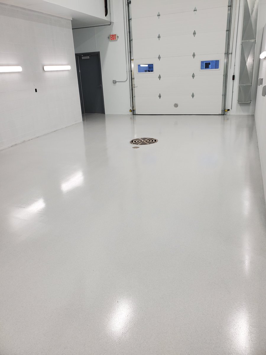 AdvantgCoating's tweet photo. Sometimes more isn’t more. Keep it simple and stunning with beautiful #resinousflooring by Advantage Coating.  Like this #autorepair shop that got an overhaul throughout their facility with @tennantcoatings Decorative Stone Slurry System. 

#durable #epoxyflooring #repairshop https://t.co/l6qKI5c2rC