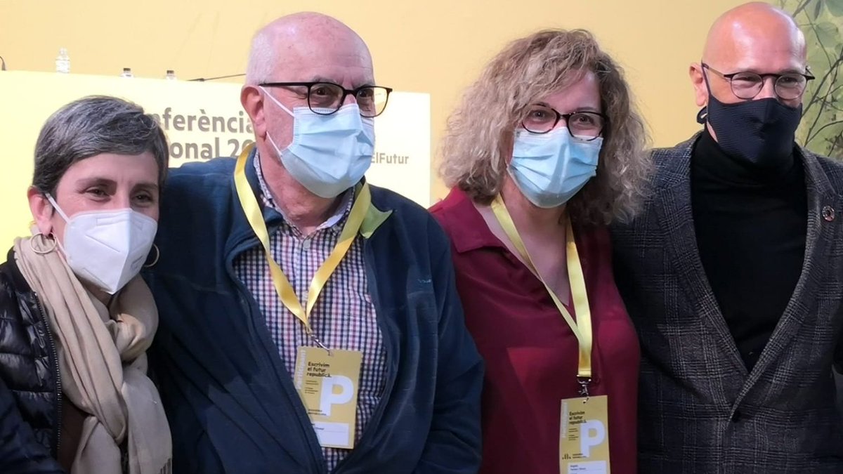 ERCPirineu's tweet photo. Aquest cap de setmana, des d'@ERCPirineu hem assistit a la Conferència Nacional d'@Esquerra_ERC
Ara necessitem consolidar l'equilibri territorial i construir la futura #República des de les #vegueries. Seguim! ✊
#CNERC2022 #EscrivimElFutur https://t.co/gmGLq001NT