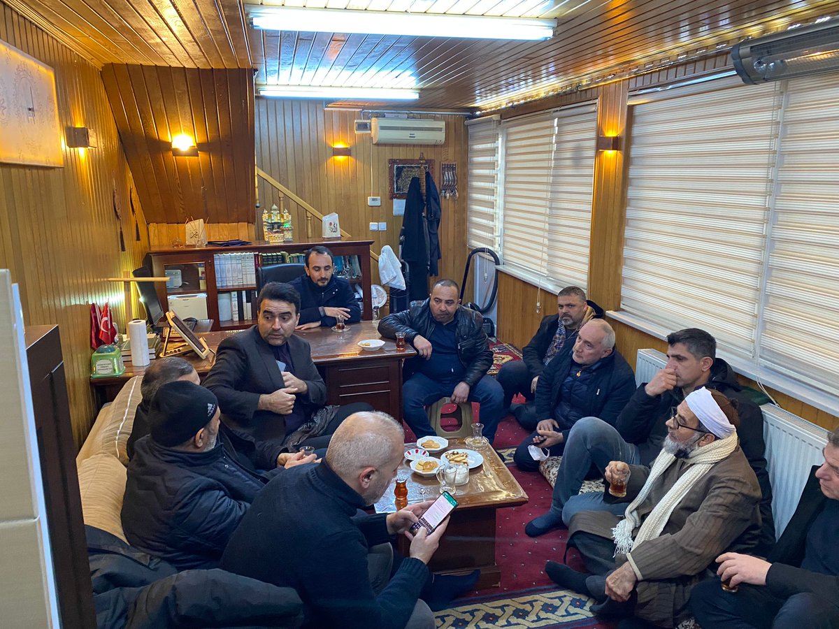 akpartifsm's tweet photo. ilçe Başkanı sn Halil İbrahim KURŞUN @Hibrahimkursun  ile İmamı Azam camii dernek başkanı sn Hasan Küçükel’e ziyaretinde bulunduk https://t.co/Kfy3fFijJ2