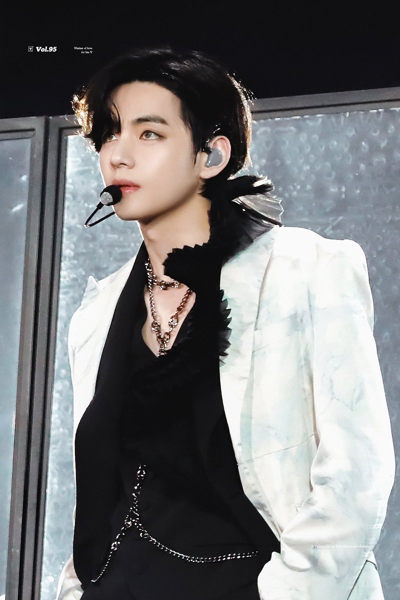 visionoflove_95's tweet photo. 220312 PTD in Seoul DAY2
🪶💍
#방탄소년단 #BTS #V #뷔 
#TAEHYUNG #태형 @BTS_twt https://t.co/VV3BBPrkSQ