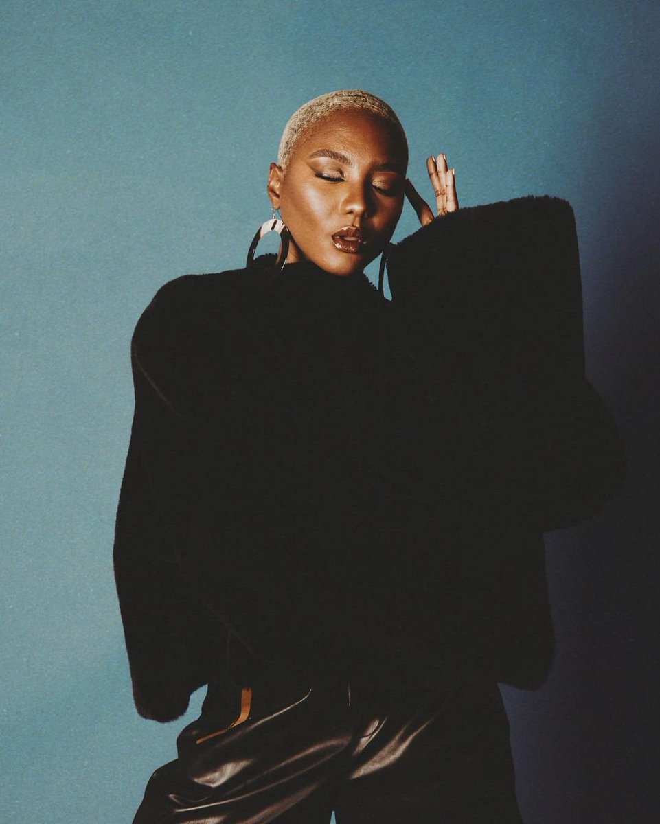 YANGA_SKYTV's tweet image. PHOTO OF THE DAY

Melodic Blue💙✨
📸: @camsvisualart 
Stylist: @mendel_mccoy 
📍: @sanmanstudios 
Hoop Earrings: @fanmdjanm 
Boots: @ZARA
Credit: @ps.yourstruly

#atxmodel #htxmodel #dtxmodel #editorialphotography #magazinecover  #blue #fashion #photooftheday