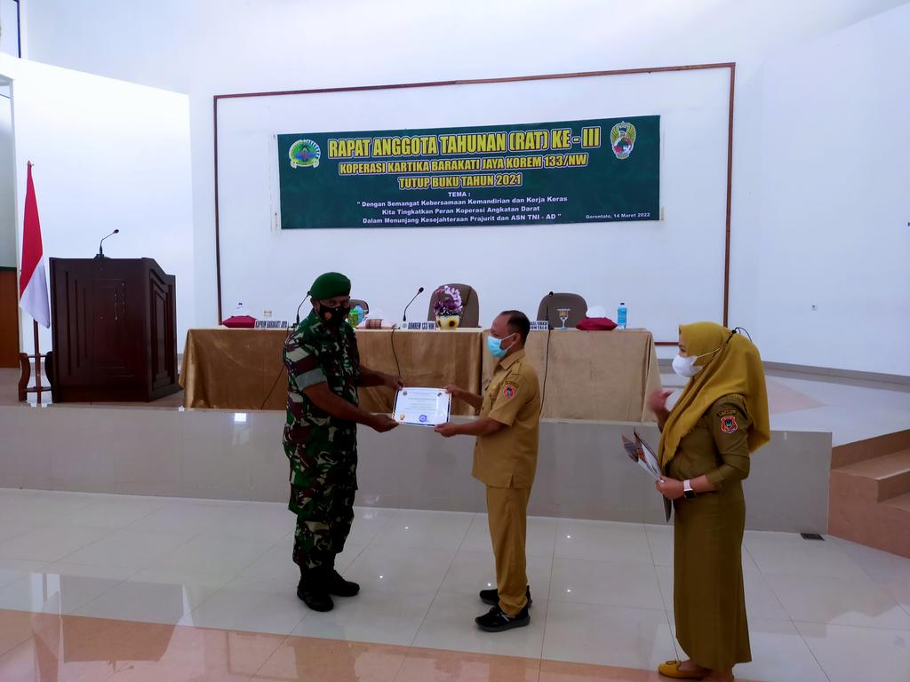 YahyaRonal's tweet photo. Pendampingan Pelaksanaan RAT ke-III TB 2021 Koperasi Produsen Kartika Barakati Jaya, Korem 133 Nani Wartabone.
@KemenkopUKM
@PENYULUH_COOP
#kemenkopukm
#depcoop
#penyuluhkoperasi
#koperasiIndonesia
#ppklkemenkopukm
#ppklkabgorontalo
#digitalisasikoperasi
#perkoperasiankeren https://t.co/Fj55OnAIz4