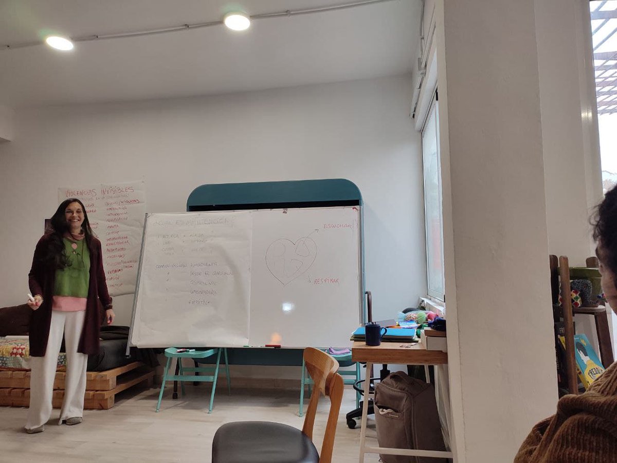 ¿Conoces la Comunicación No Violenta (CNV)? Marshall Rosenberg desarrollo esta teoría sobre la #empatía, #autoempatía y la #autoexpresión honesta. El #EquipoTEAL ha recibido una formación de CNV con Judit Commeleran Moure. ¡#Gracias por tanta sabiduría! #SomosTEAL #Acompañamos