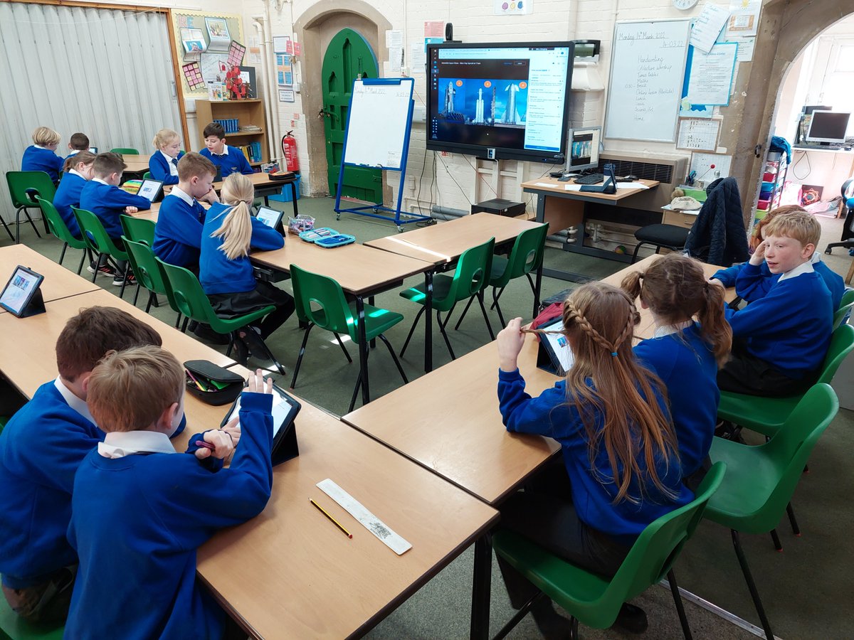 HagbourneSchool's tweet photo. Year 5 learning with @SpacefundJo about how robotics is used in space and how the Mars rovers land and collect their data. #Robokids #MarsDay2022 https://t.co/g5emDkjXS6