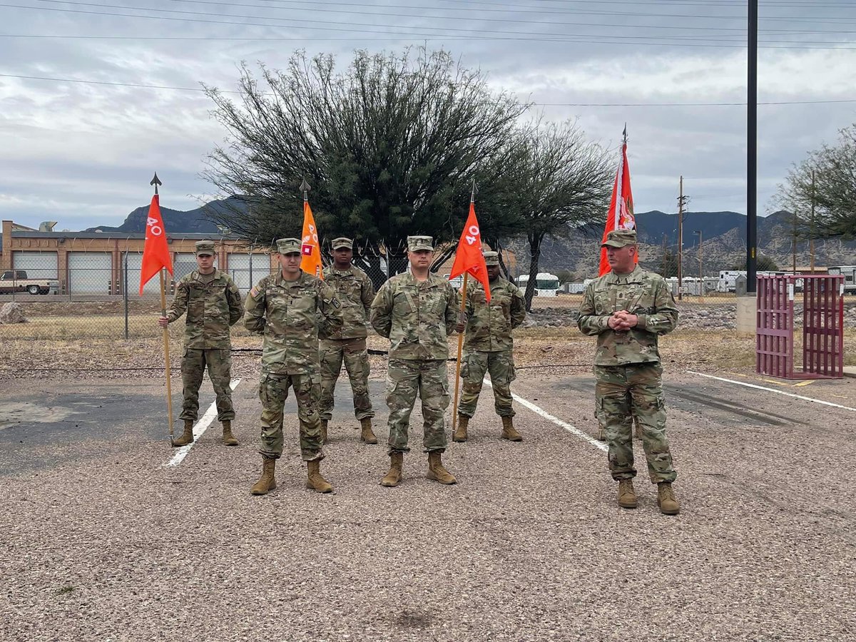 11thCSB's tweet photo. SOLDIERS RECOGNIZED
This morning 40th Expeditionary Signal Battalionβs Command Sgt. Major Joe Halstead presented coins to the Soldiers who participated in the Bataan Memorial Death March this past Saturday.
#BataanDeathMarch | #RecognizingGreatness | #ThisIsMySquad https://t.co/qsyxU7LjU7