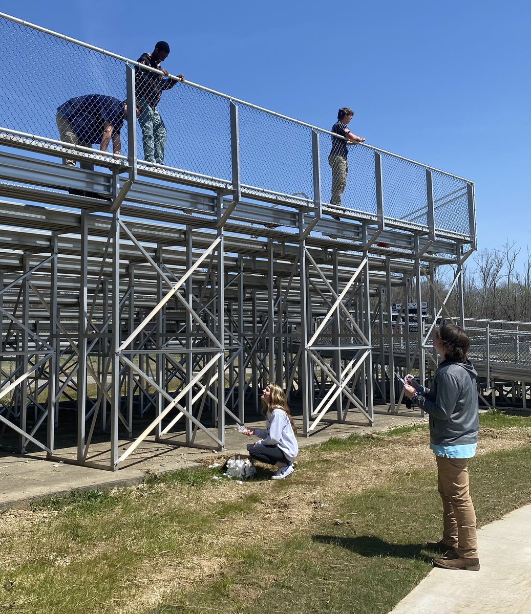 Igoscience's tweet photo. Physical Science 10 Ss Egg Drop PBL- design &amp; create container to protect raw egg dropped from a height.  Did their egg survive or get scrambled? Was the force with them? Their team created videos of the drop/forces/data will tell!! https://t.co/Tofg1akpv5