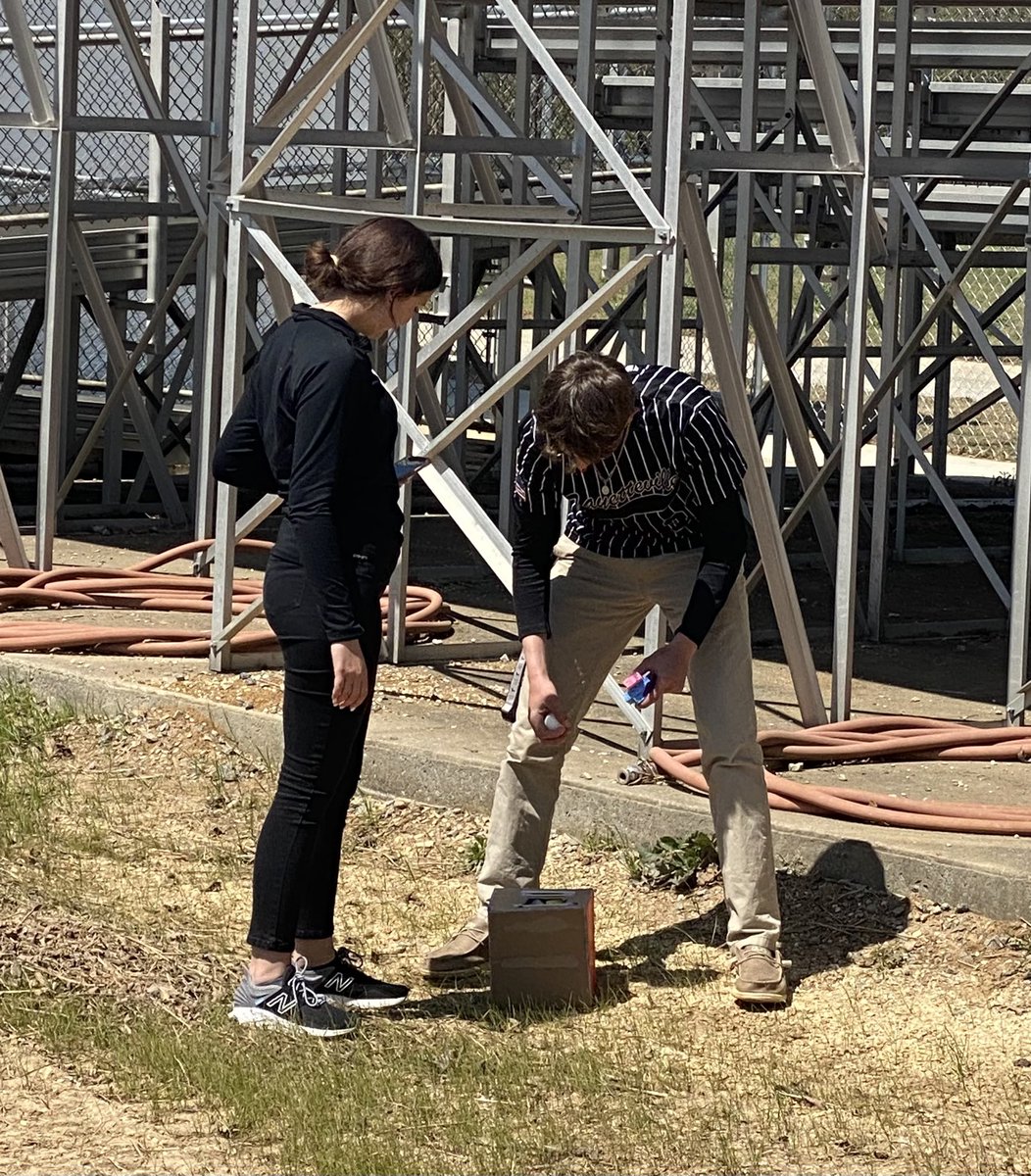 Igoscience's tweet photo. Physical Science 10 Ss Egg Drop PBL- design &amp; create container to protect raw egg dropped from a height.  Did their egg survive or get scrambled? Was the force with them? Their team created videos of the drop/forces/data will tell!! https://t.co/Tofg1akpv5