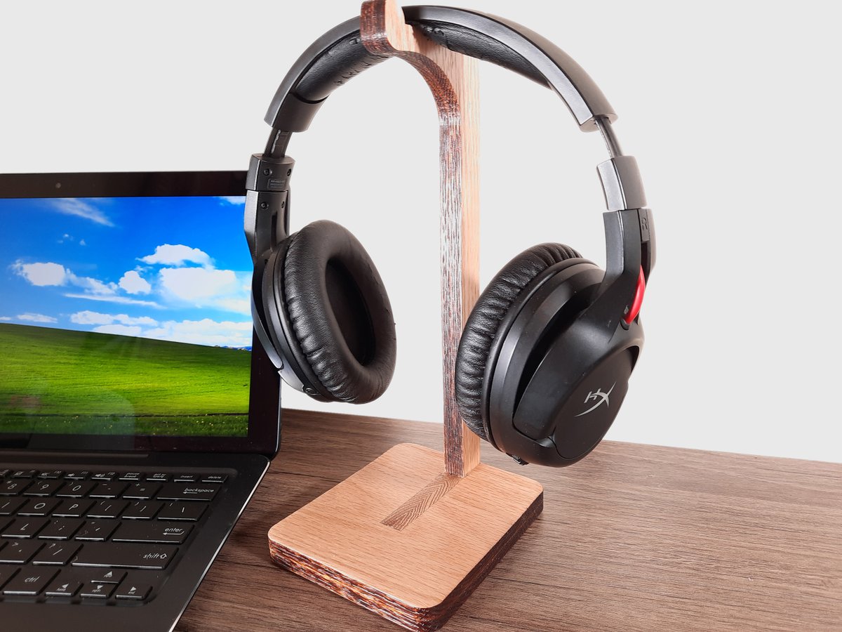 etsy.me/3IMHuo8
Oak Headphone Stand. A classy spot for your favorite pair of headphones to hang out.

 #headphones #deskaccessory #gift #gifts #giftideas #gaming #oak #wood #organization #gamers