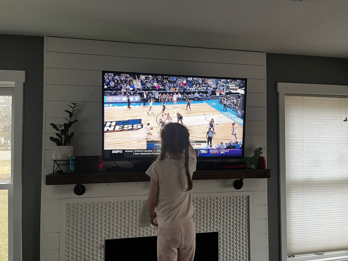 MrsJWJH's tweet photo. What a game! @paigebueckers1 can’t wait to see you play in Minneapolis! #FinalFour https://t.co/Qt4aMDzJCJ