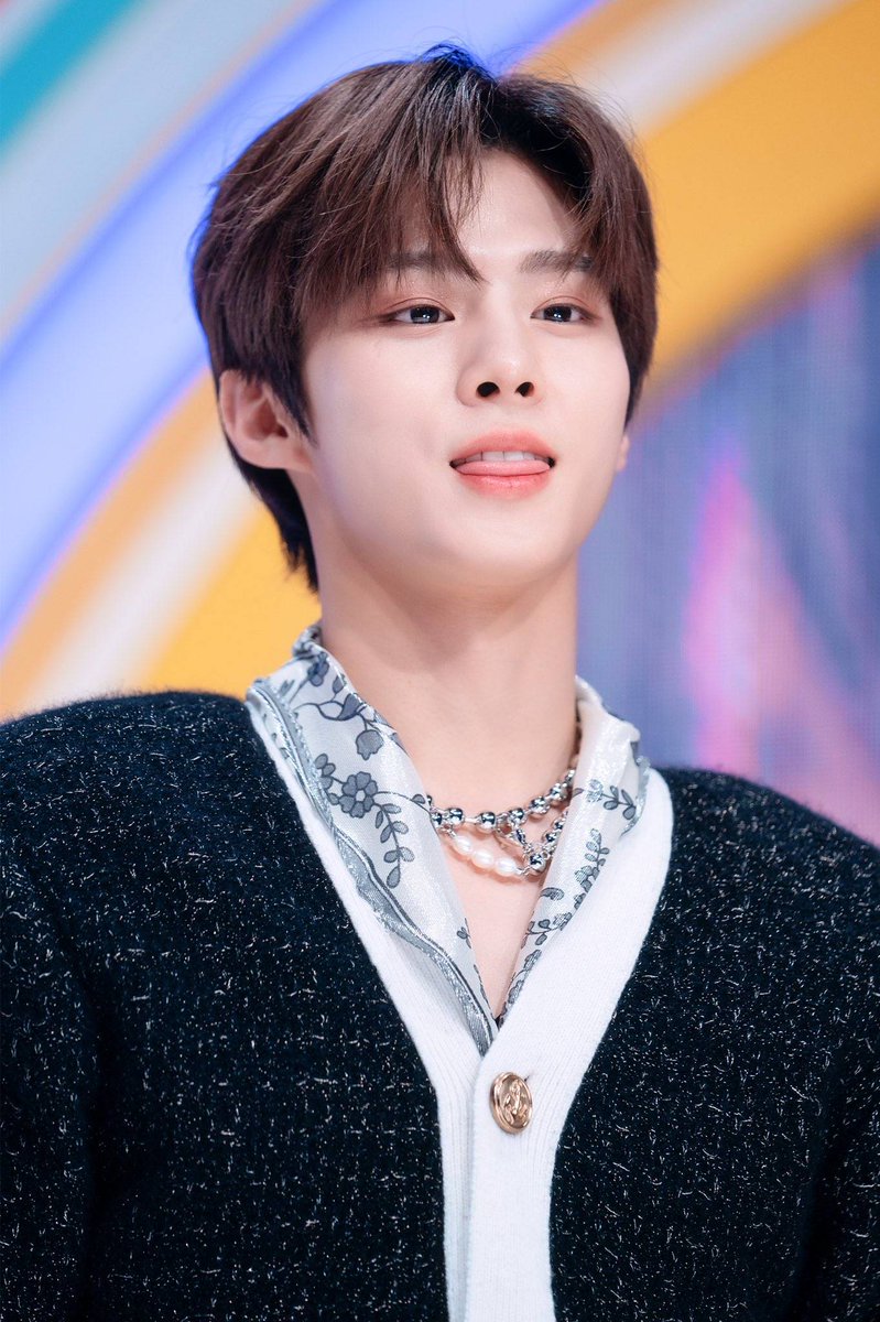 hourlykwseok's tweet photo. #김우석 #KIMWOOSEOK https://t.co/uDs93SPcgm