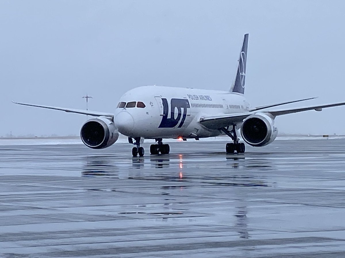 There it is! 

Flight LOT7605 has touched down in Edmonton <a href="/FlyEIA/">FlyEIA (No longer active)</a> with Ukrainian refugees arriving to their new home. 

#yeg #Yyc