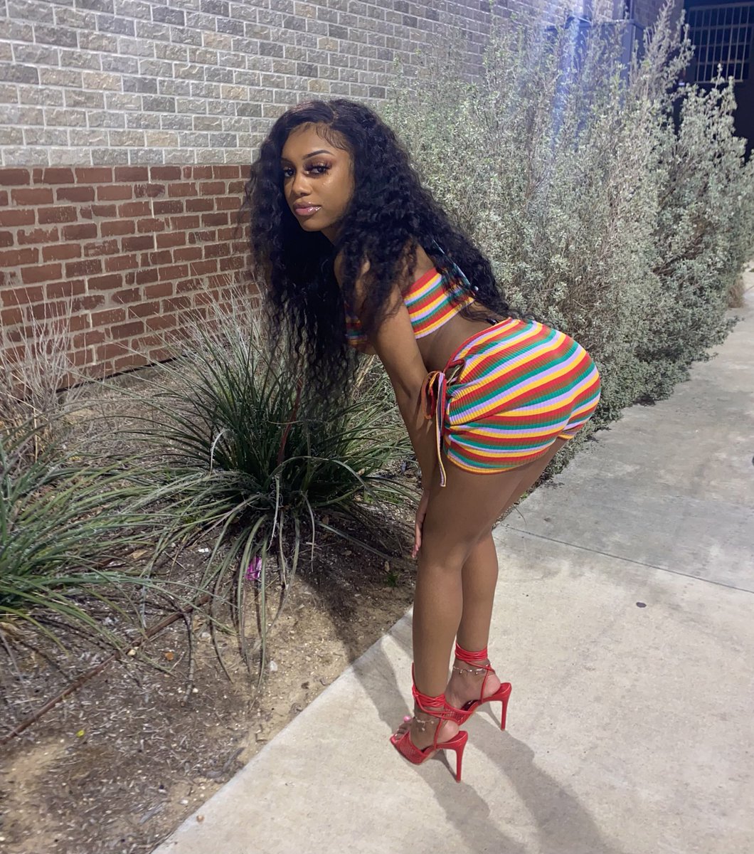 bbsoopretty's tweet photo. Still at the top of all they hit list 🍭👅 https://t.co/KUcZPtZSB2