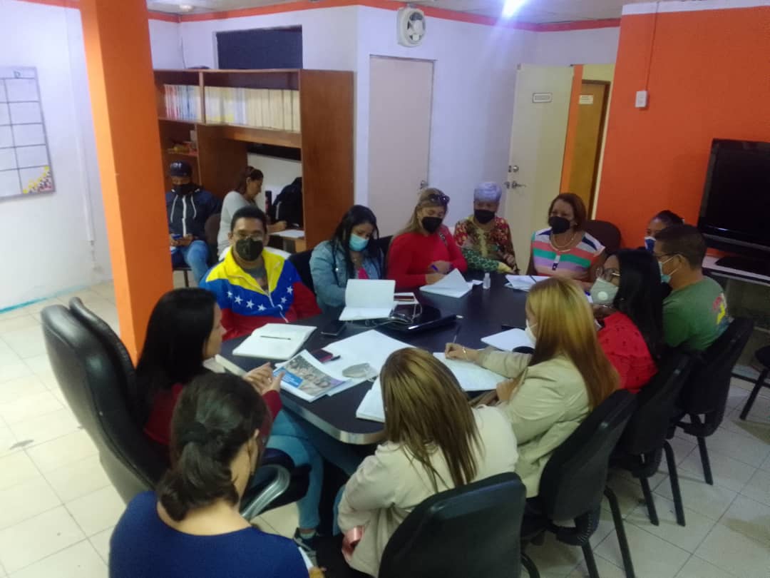 Seguimos en reuniones de trabajo. @Ipasmecumana22 , presente en reunión con entes adcritos al @MPPEDUCACION  .
<a href="/NicolasMaduro/">Nicolás Maduro</a>
 #SucreEmprendePorVenezuela