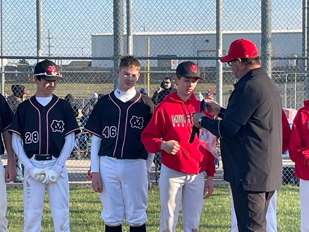 ParrottAngela's tweet photo. 1st place! Great way to officially start travel baseball season! Thanks for asking daws to play! #muleclub you boys did great! @dawson4489 you played well this weekend. Lots of great at bats, pitching and short stop! https://t.co/6TJIka9TFP