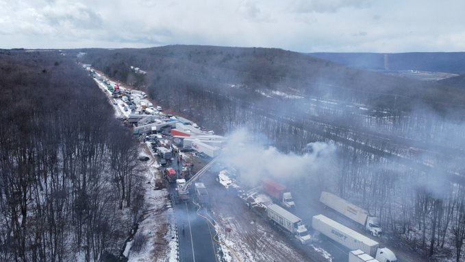 cikrosintel's tweet photo. #Snowsquall led to 50-car #pileup on #Pennsylvania #highway. Several #tractortrailers were involved in the chain-reaction crash on #Interstate81, 50 miles northeast of #Harrisburg. The wreckage extended for about a mile.
https://t.co/X5E8GiyD2b
#SchuylkillCounty
#I81
#hmccikros https://t.co/8vPuepG0i7