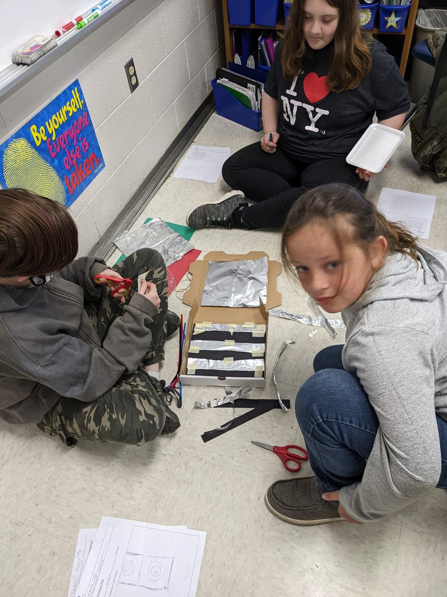 adcockhome's tweet photo. A little cold for solar ovens, so 5th graders used a model for the sun- heat lamps! Lots of great discussions about energy transformations, and plans were even made for trying again in warmer weather! @Poca_ES #SmoresNeverTastedSoGood #EnergyTransformations https://t.co/PHZgK3eDtt