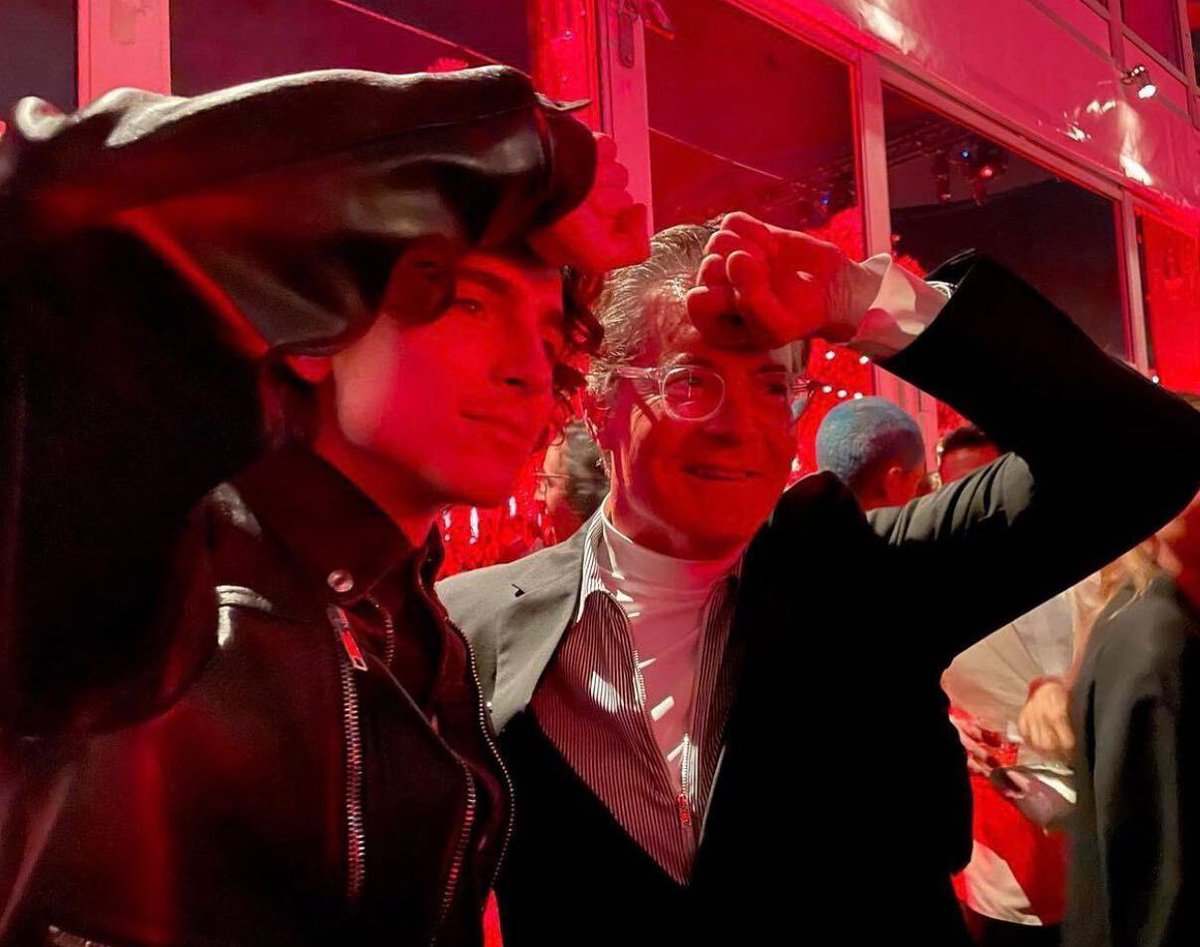 Kyle_MacLachlan's tweet photo. The two Pauls crossed paths last night. Nice to see you again @RealChalamet and congratulations @dunemovie on your #Oscars success! #Dune 🐛⚔️ https://t.co/SFkwqPxzIP