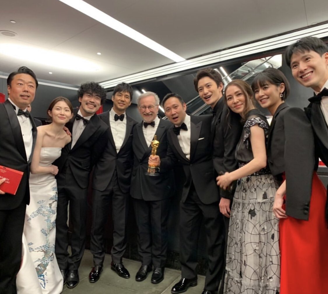 reelandroll's tweet photo. Speilberg and the cast of Kafuku’s Uncle Vanya backstage. https://t.co/hB3fqp7Q2m
